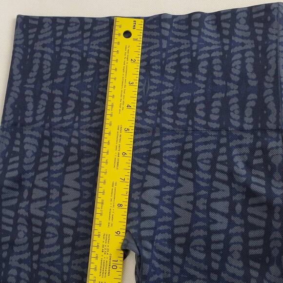 SPANX Look At Me Now Seamless Leggings Indigo Blue Athleisure Shaper Size SP - Picture 9 of 10